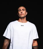 Dennis Cruz - Artiste programmé au Caprices Festival 2026