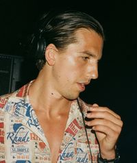 Josh Baker - Artiste programmé au Caprices Festival 2026