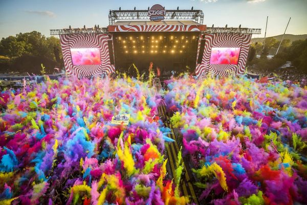 Saint-Valentin 2026 : cinq festivals proposent des offres spéciales pour les couples