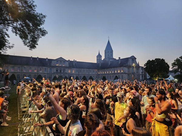 Un festival dans l'Abbaye de Cluny : Le Grand Bastringue